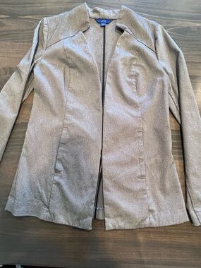 APT.9 Women’s Blazer 
Size: Small 
Color: Gray